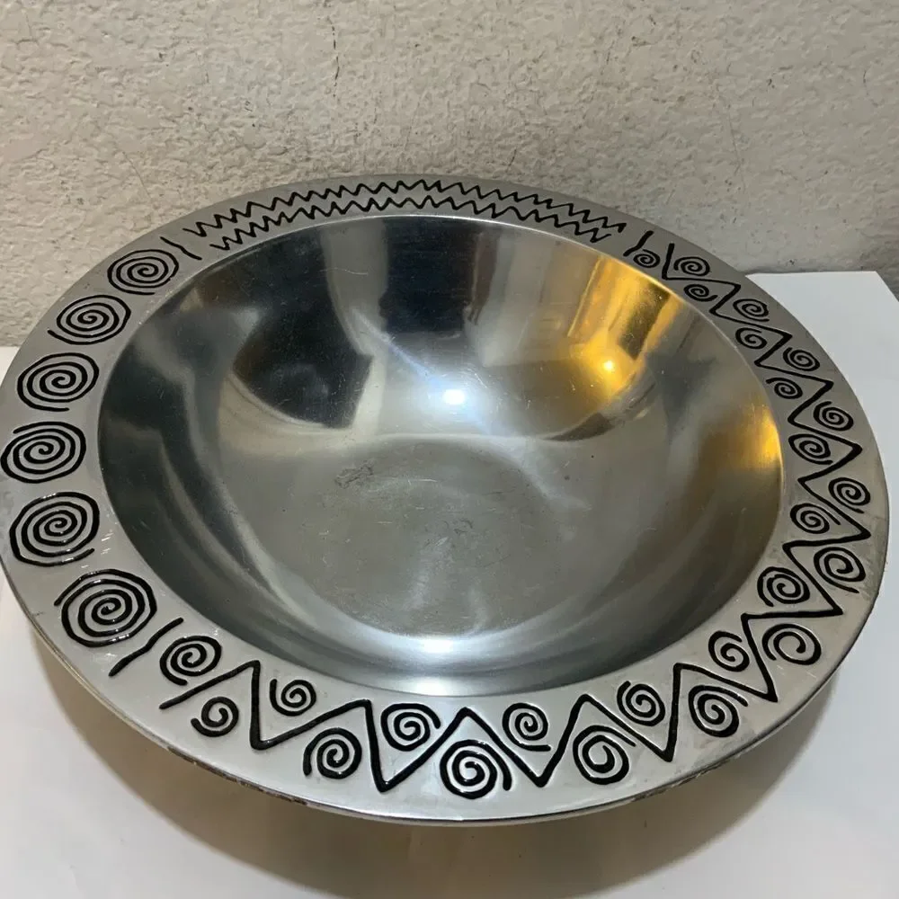 WILTON ARMETALE Reggae 14.5 inch Round Vegetable Bowl